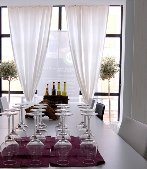 Sala de cursos de cata de aceite de oliva y vino