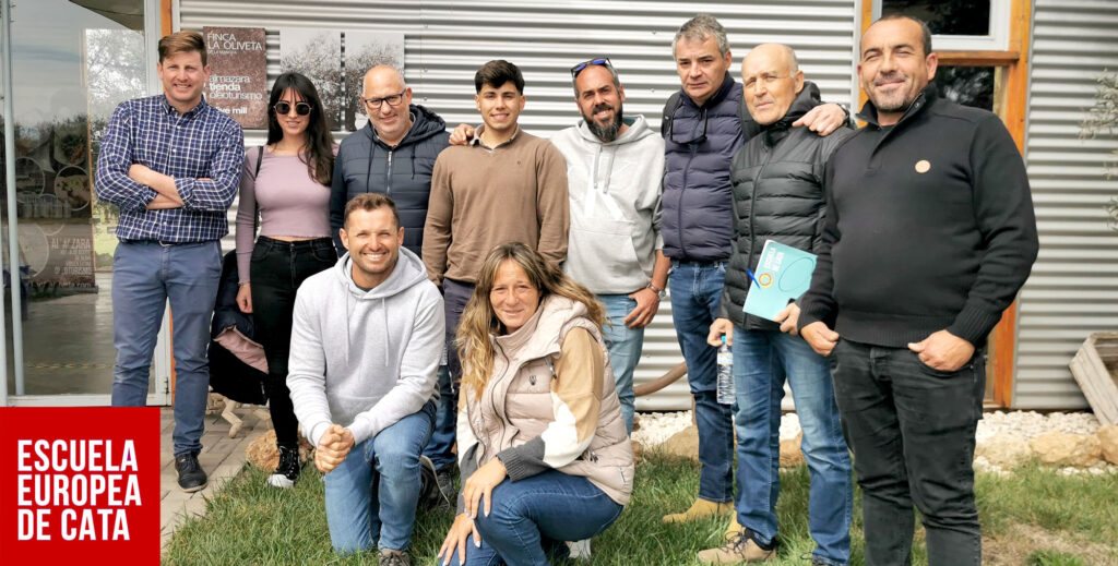 Curso Maestro de Almazara Escuela Europea de Cata. Clase práctica de mecánica en Finca La Oliveta.